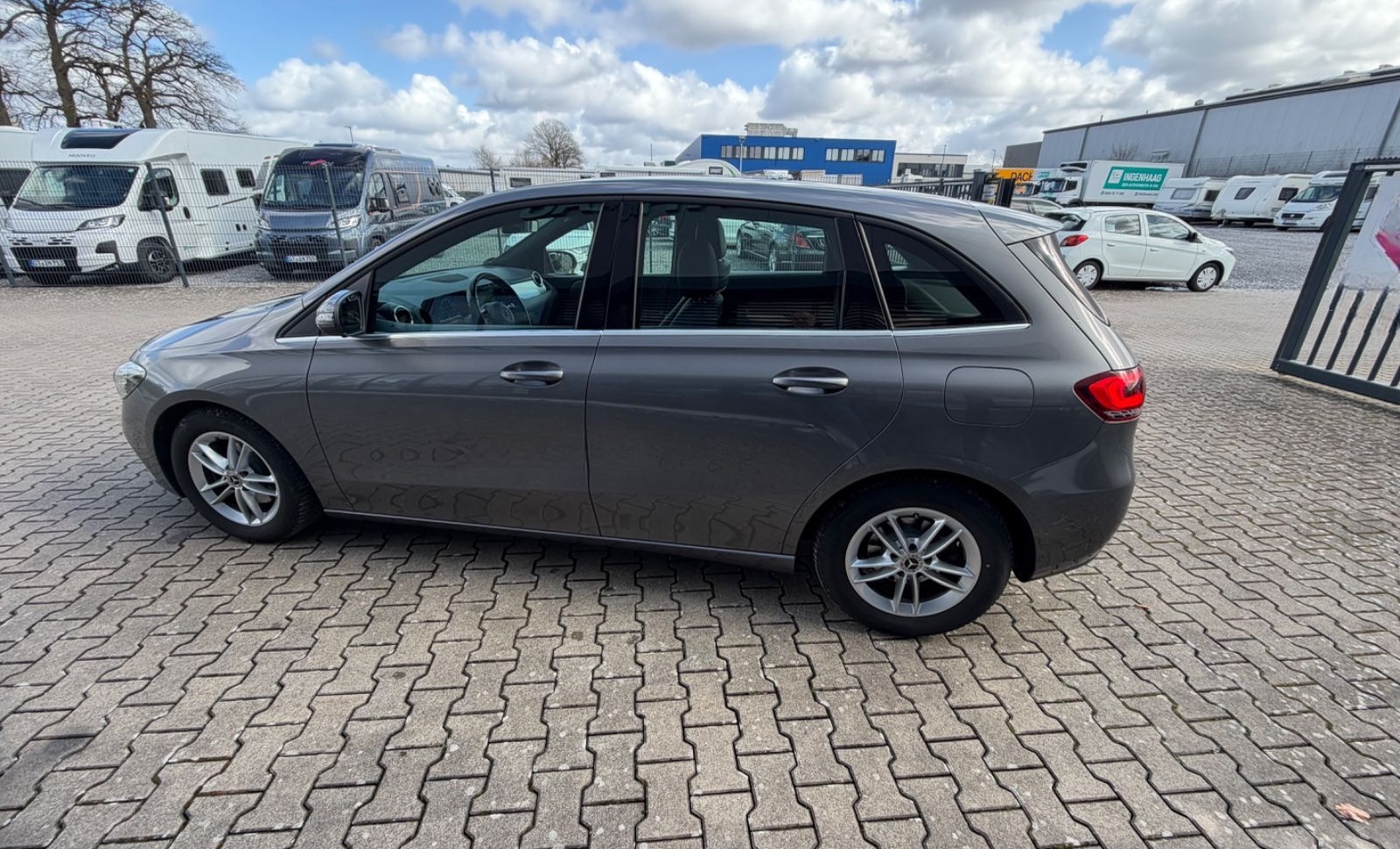 Mercedes-Benz B 180 Business Paket foto 8