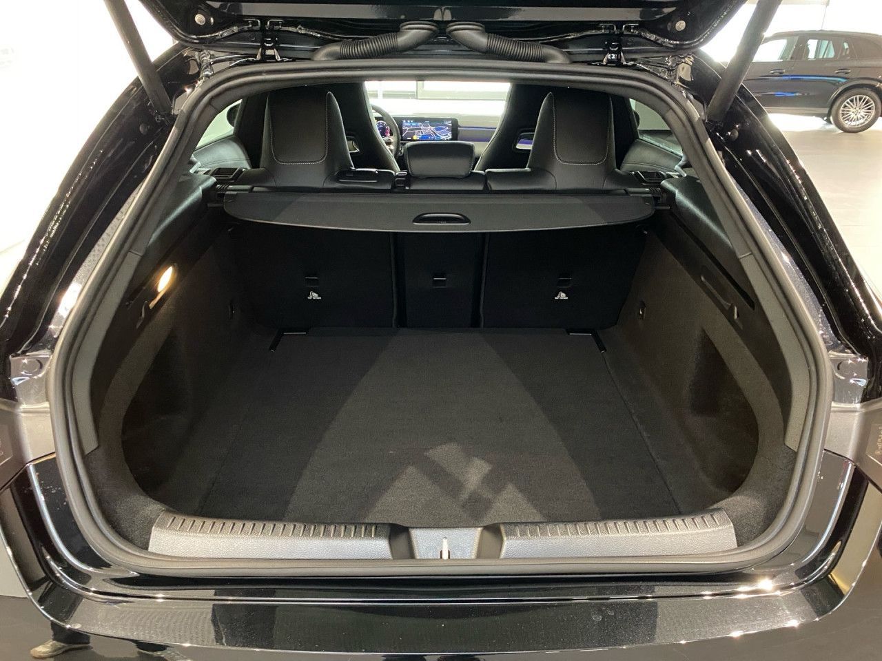 Mercedes-Benz CLA 180 Shooting Brake AMG+PANO+HANDS-FREE+DISTR foto 13