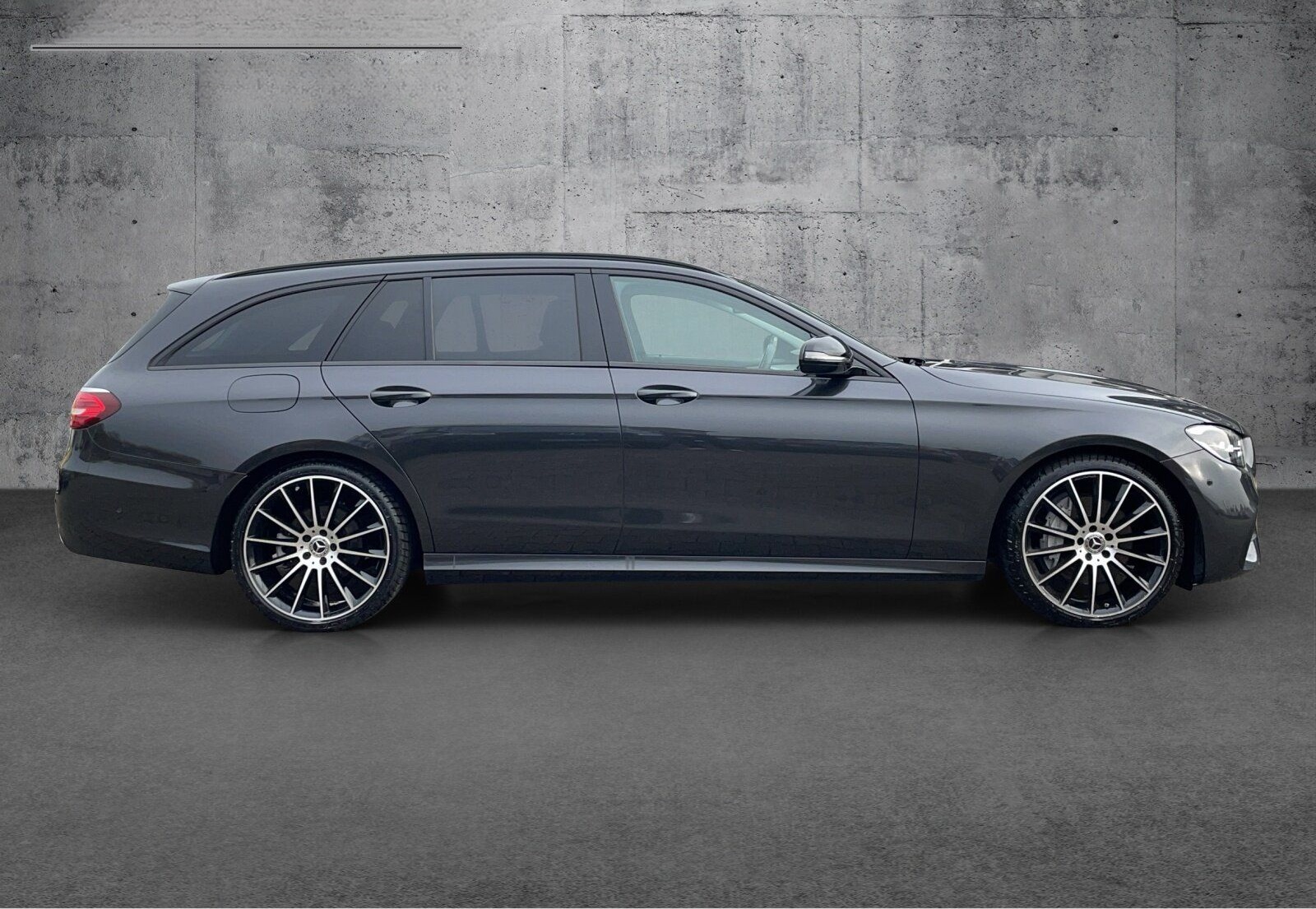 Mercedes-Benz E 200 d T AMG+NIGHT+STANDHZ+KAMERA+EASYP+TWA+LED foto 4