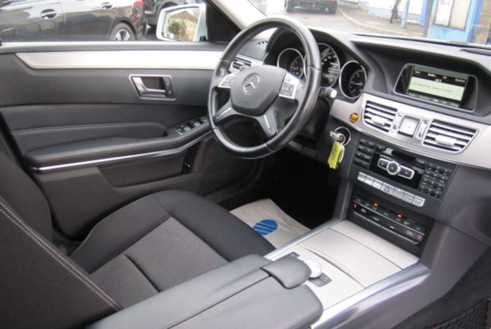 Mercedes-Benz E 220 CDI BlueEfficiency ~ Automatik ~ AHK ~ Nav foto 12