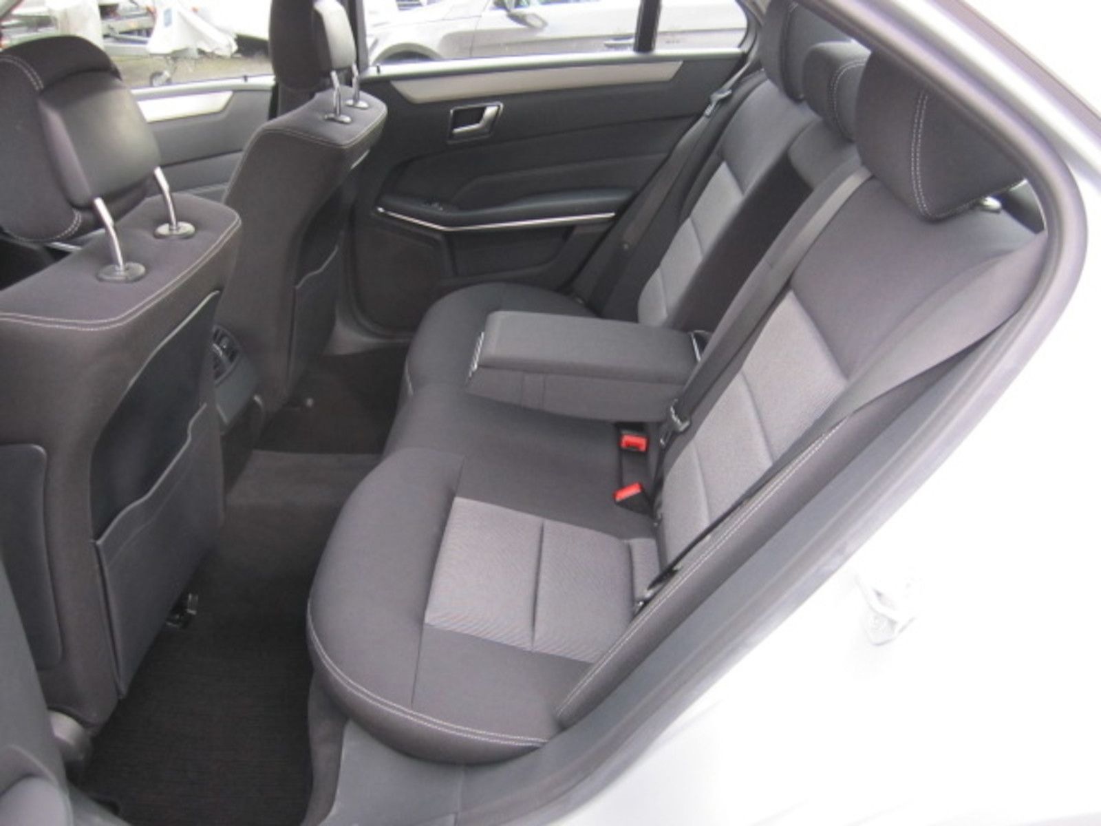 Mercedes-Benz E 220 CDI BlueEfficiency ~ Automatik ~ AHK ~ Nav foto 20