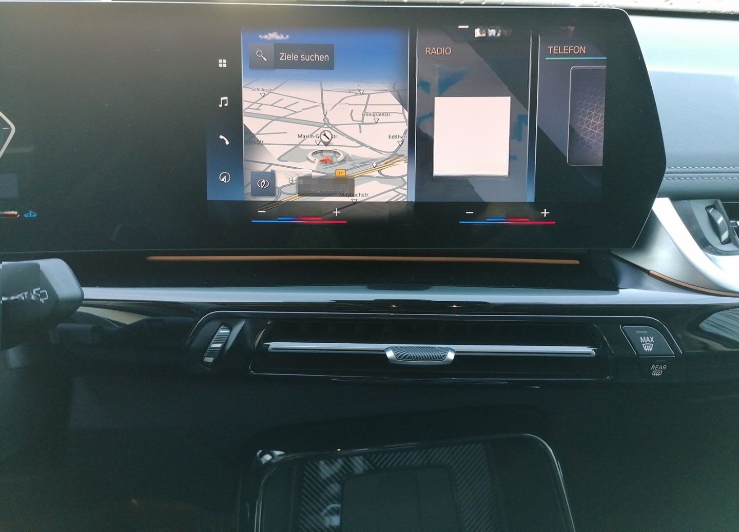 BMW X1 xDrive23i xLine Adap.LED HUD AHK ACC PA+ Memo foto 12