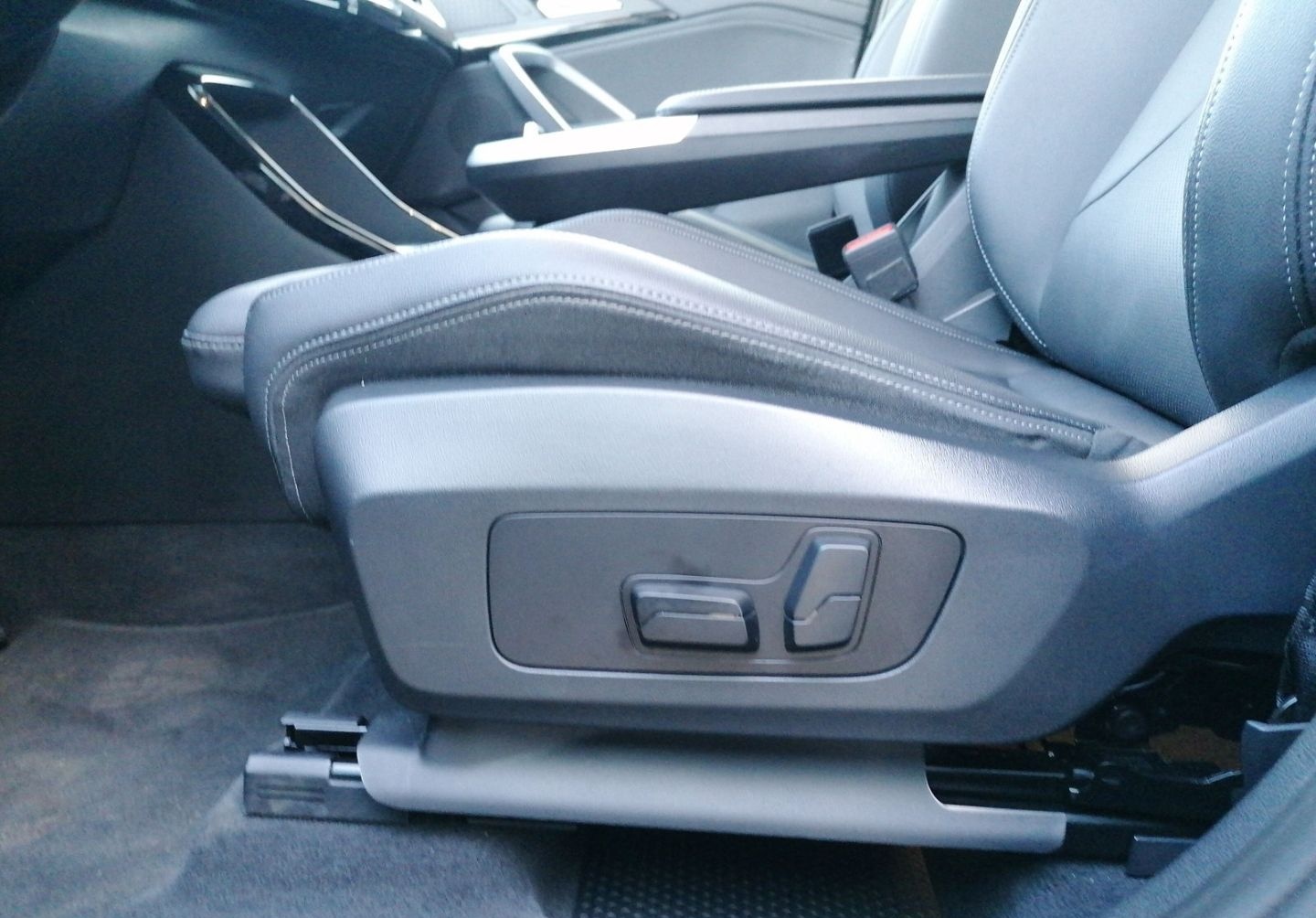 BMW X1 xDrive23i xLine Adap.LED HUD AHK ACC PA+ Memo foto 20