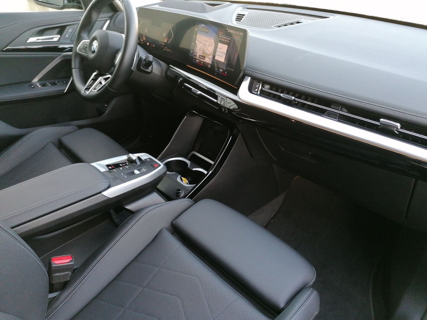 BMW X1 xDrive23i xLine Adap.LED HUD AHK ACC PA+ Memo foto 7