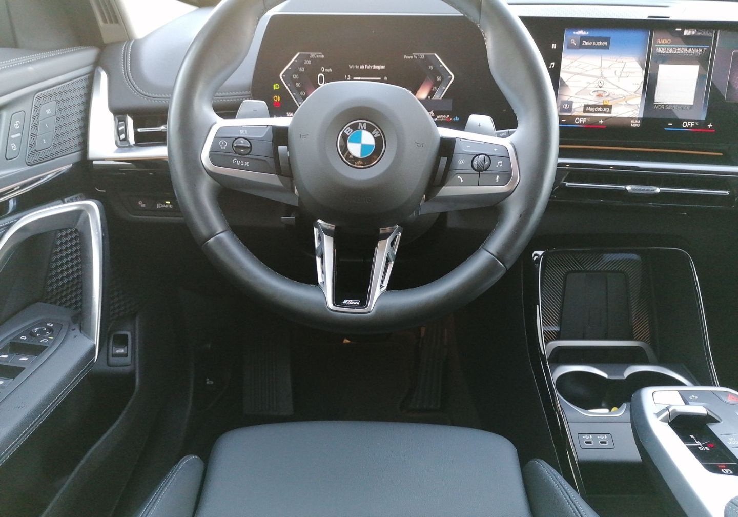 BMW X1 xDrive23i xLine Adap.LED HUD AHK ACC PA+ Memo foto 9
