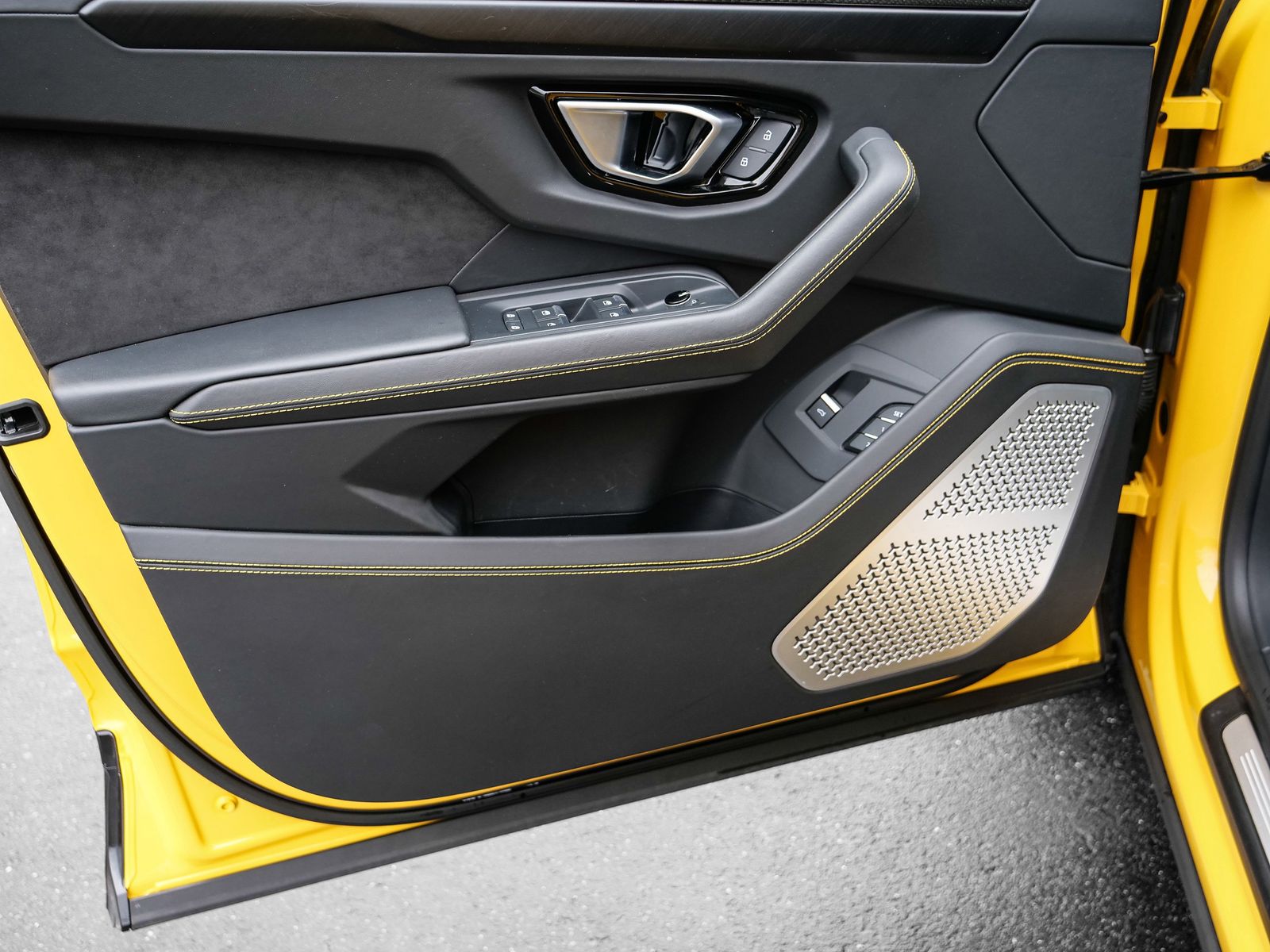 Lamborghini Urus Giallo Auge, Big Interior Carbon, B&O, foto 24