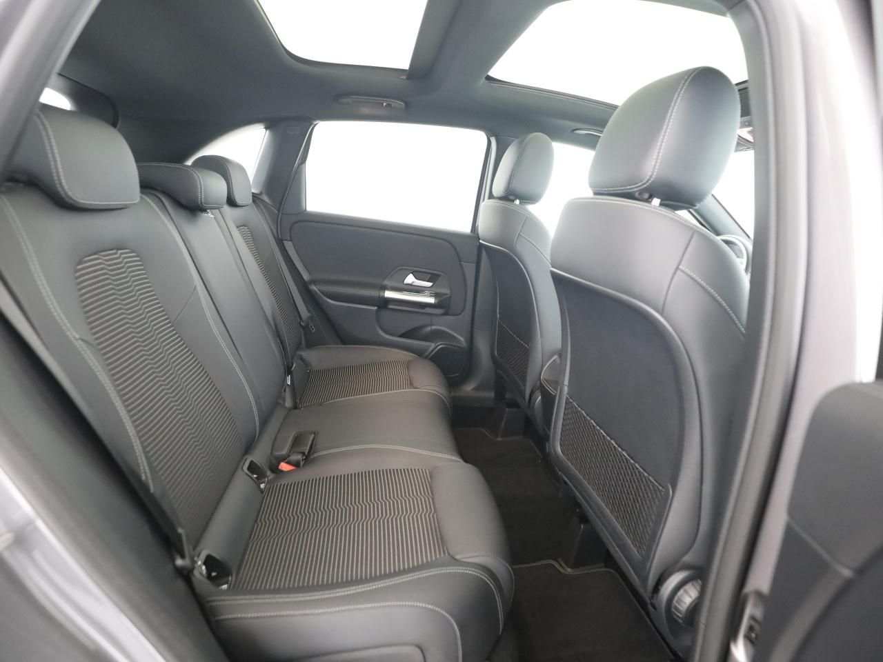 Mercedes-Benz B 250 e Night Progressive MBUX Pano Distronic foto 14
