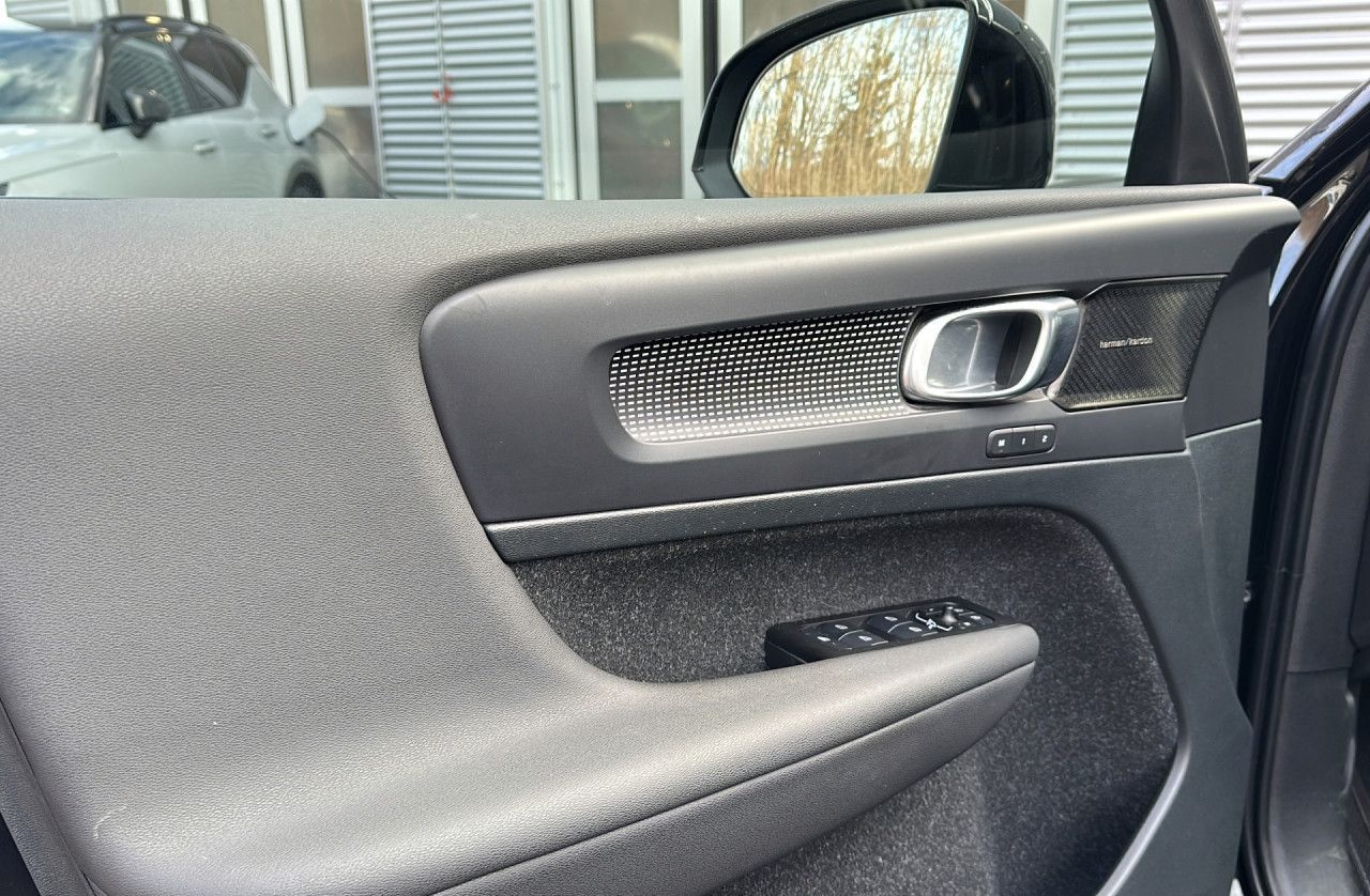 Volvo XC 40 R Design AWD Bluetooth Navi LED Klima foto 9
