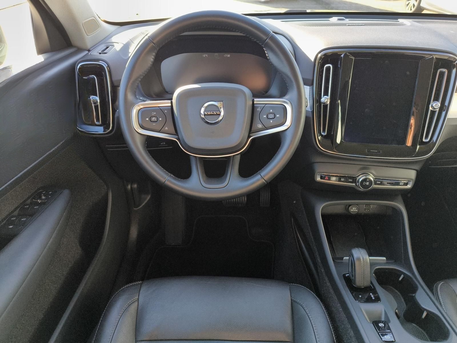 Volvo XC40 T4 Benzin Aut. Momentum Pro AHK/Navi/Kamera foto 13