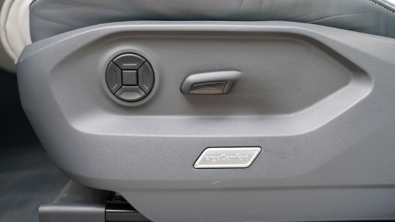 Volkswagen Touareg Eleg,4Mot,AHK3500KG,Standh,Memory,M+S foto 13