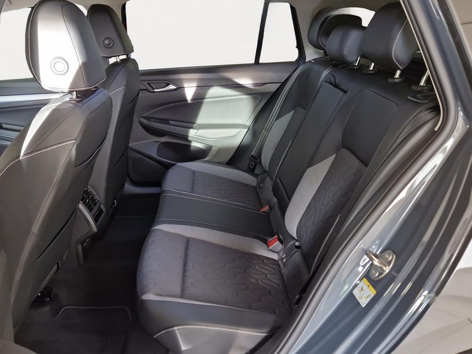Volkswagen Golf Variant ENERGY 1.5 l eTSI OPF 110 kW (150 P foto 14