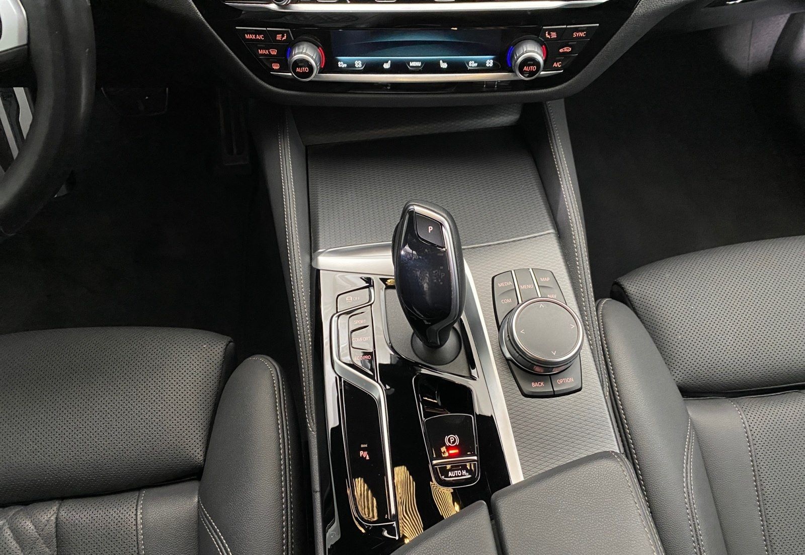 BMW 530d Touring M Sport LiveCockpitProf Head-Up foto 9