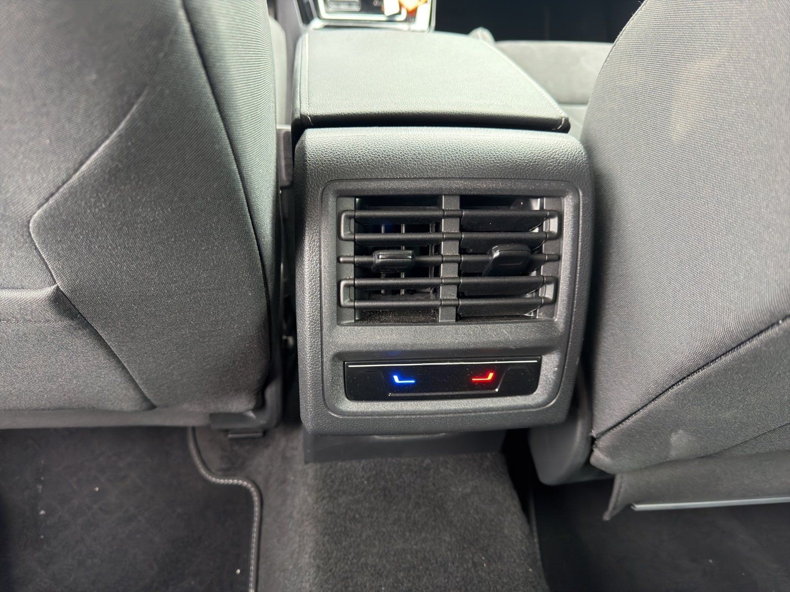 Volkswagen Golf VIII 1.4 TSI DSG eHybrid Style | NAVI | LED foto 14