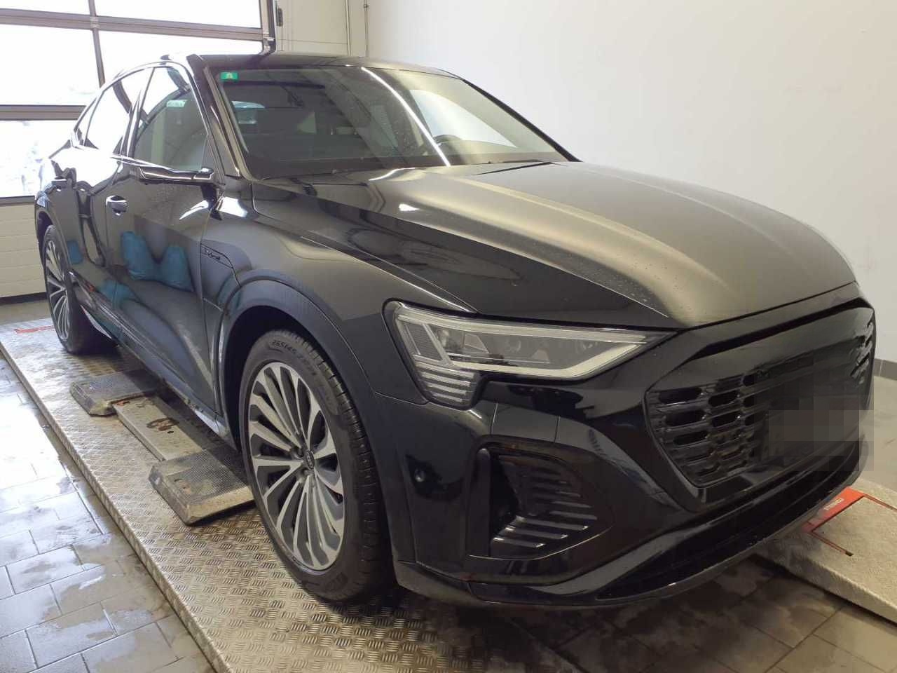 Audi Q8 e-tron Sportback S Line Pano Matrix Memory 36 foto 3