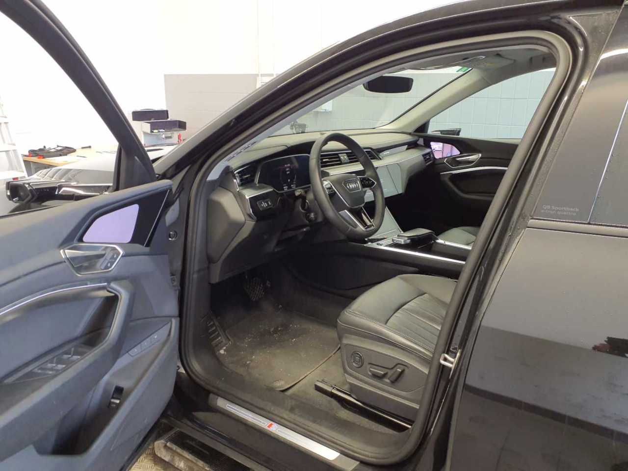 Audi Q8 e-tron Sportback S Line Pano Matrix Memory 36 foto 6