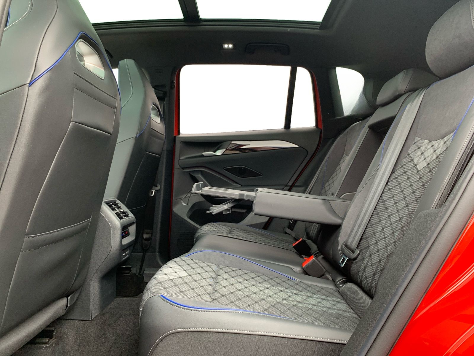 Volkswagen Tiguan 1.5TSI DSG R-Line Black Style Pano Matrix foto 11