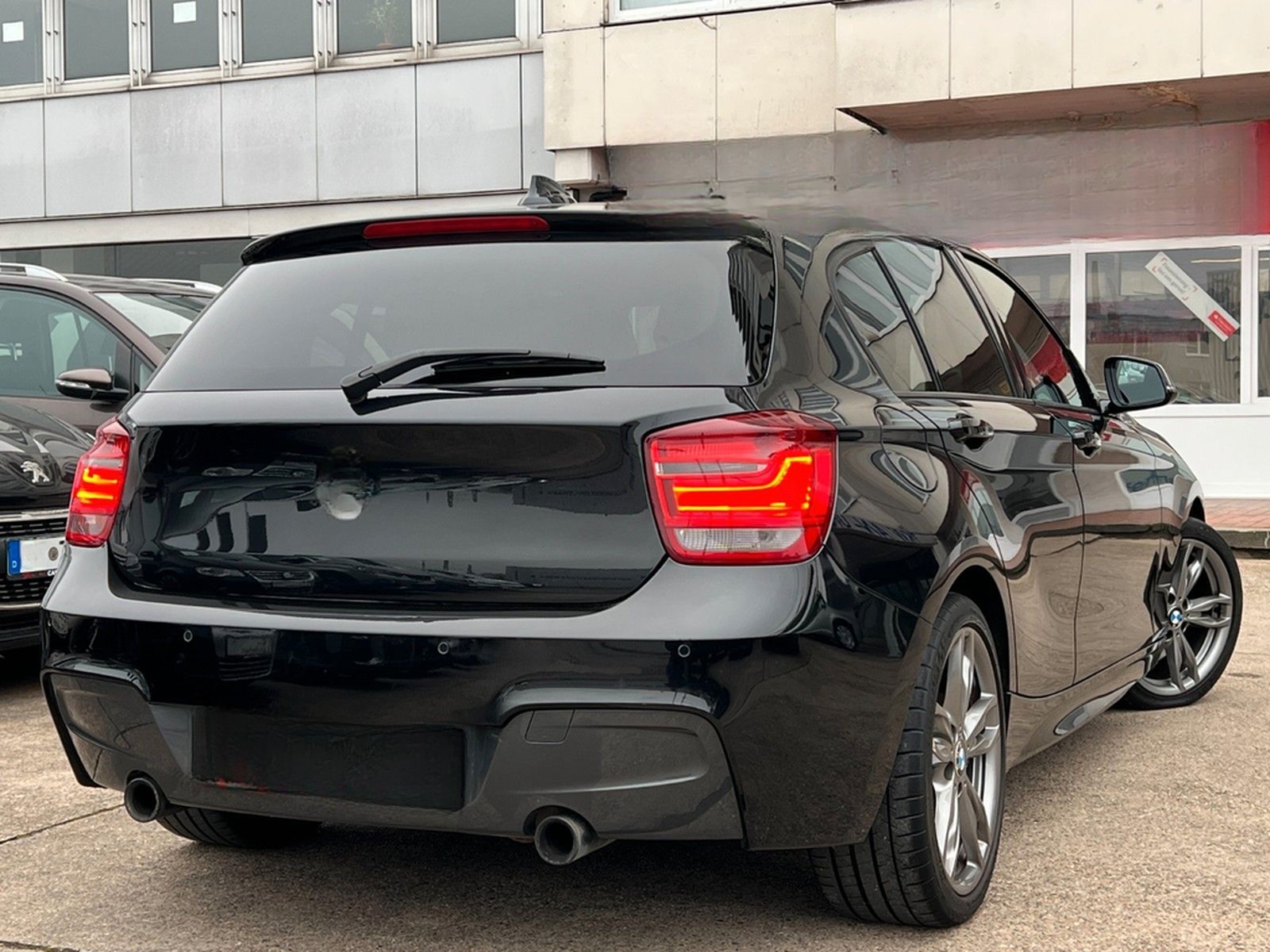 BMW M135 i xDrive *AUTOMATIK*LEDER*NAV.PROF* foto 8
