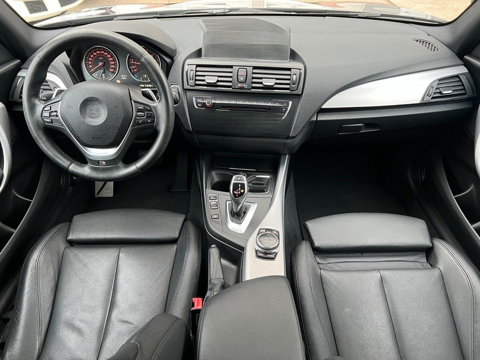 BMW M135 i xDrive *AUTOMATIK*LEDER*NAV.PROF* foto 10