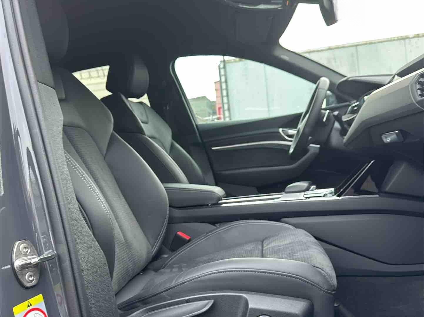 Audi Q8 e-tron Sportback 50 S line ACC BLACK 21Z KAM. foto 15