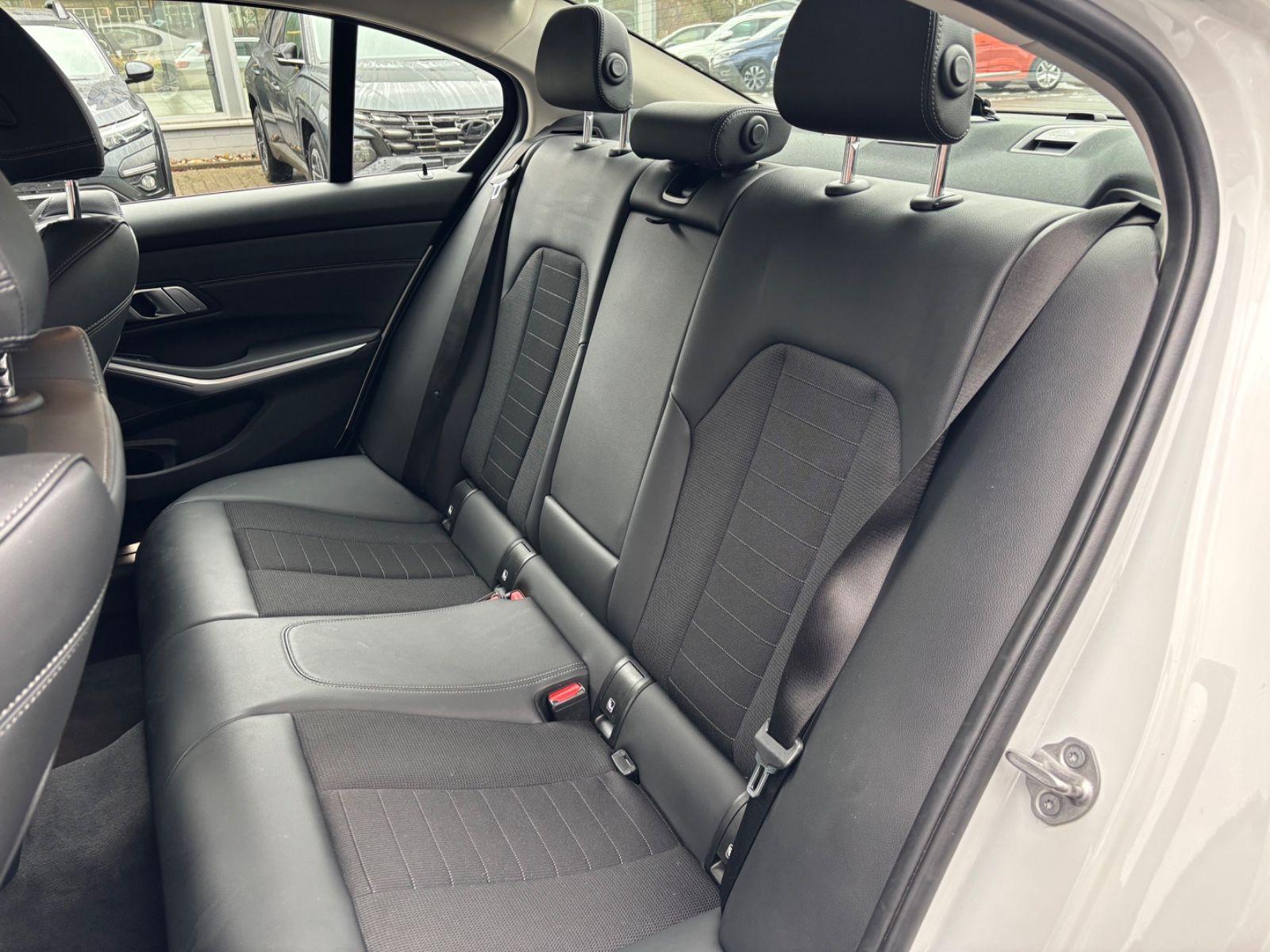 BMW 318 d Sport Line*12 FACH ALU*NAVI*KAMERA foto 11