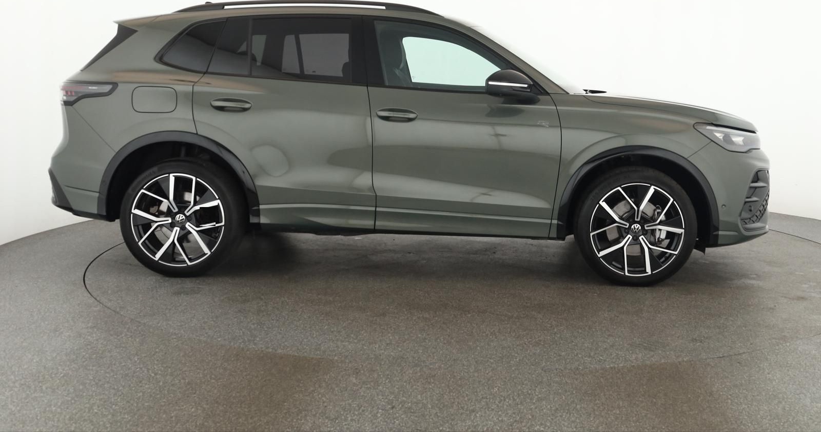 Volkswagen Tiguan 2.0 TSI DSG 4M R-Line IQ Pano Nav Key 360 foto 6
