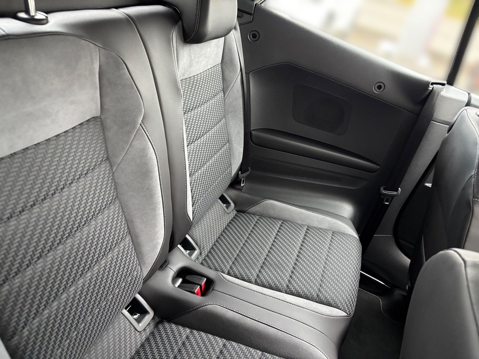 Volkswagen T-Roc Cabriolet 1.5 TSI R-Line DSG NAVI KEYLESS foto 13