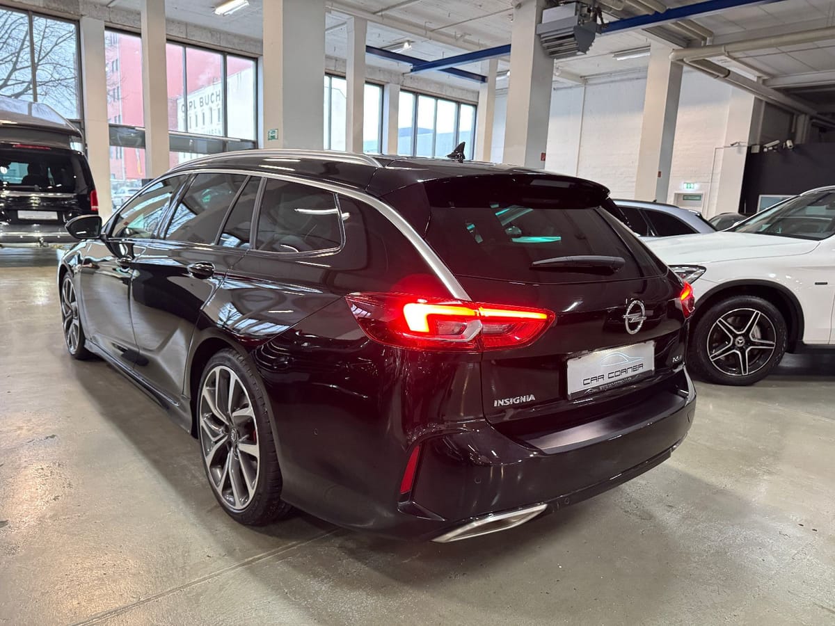 Opel Insignia B Sports Tourer GSi 4X4 OPC PERFORMANCE foto 2