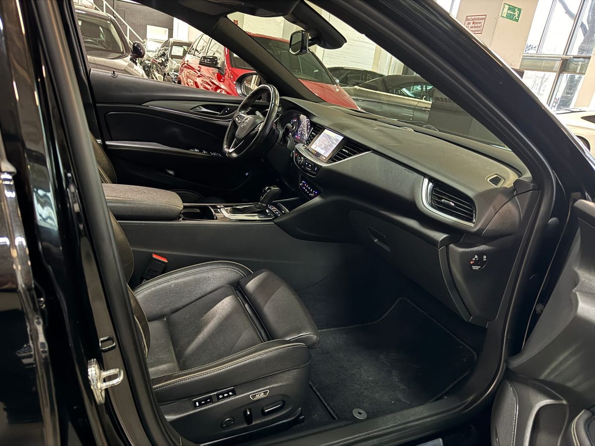 Opel Insignia B Sports Tourer GSi 4X4 OPC PERFORMANCE foto 17