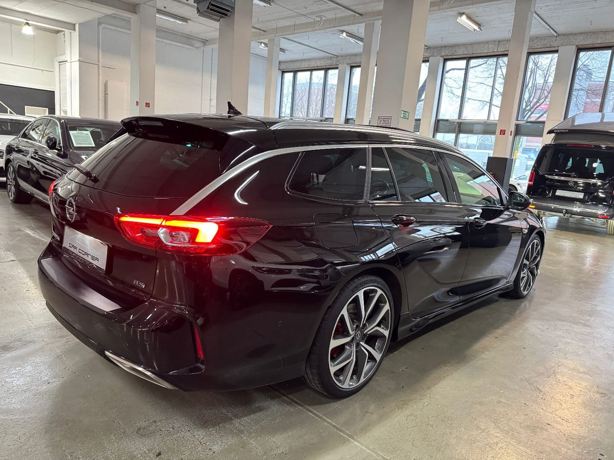 Opel Insignia B Sports Tourer GSi 4X4 OPC PERFORMANCE foto 4