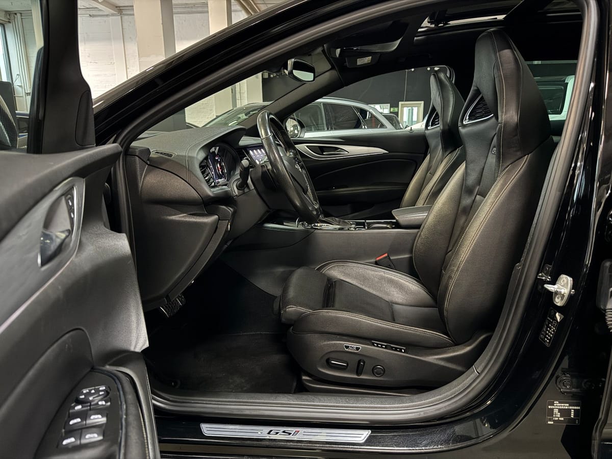 Opel Insignia B Sports Tourer GSi 4X4 OPC PERFORMANCE foto 9