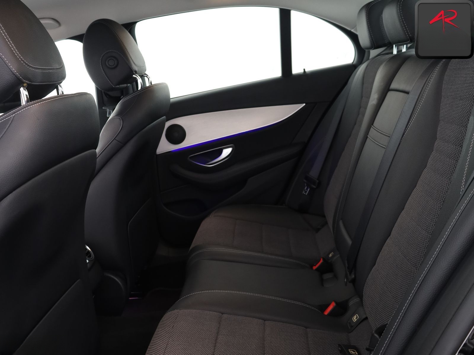 Mercedes-Benz E 220 d AVANTGARDE MULTIBEAM,360GRAD,KEYLESS,SH foto 11