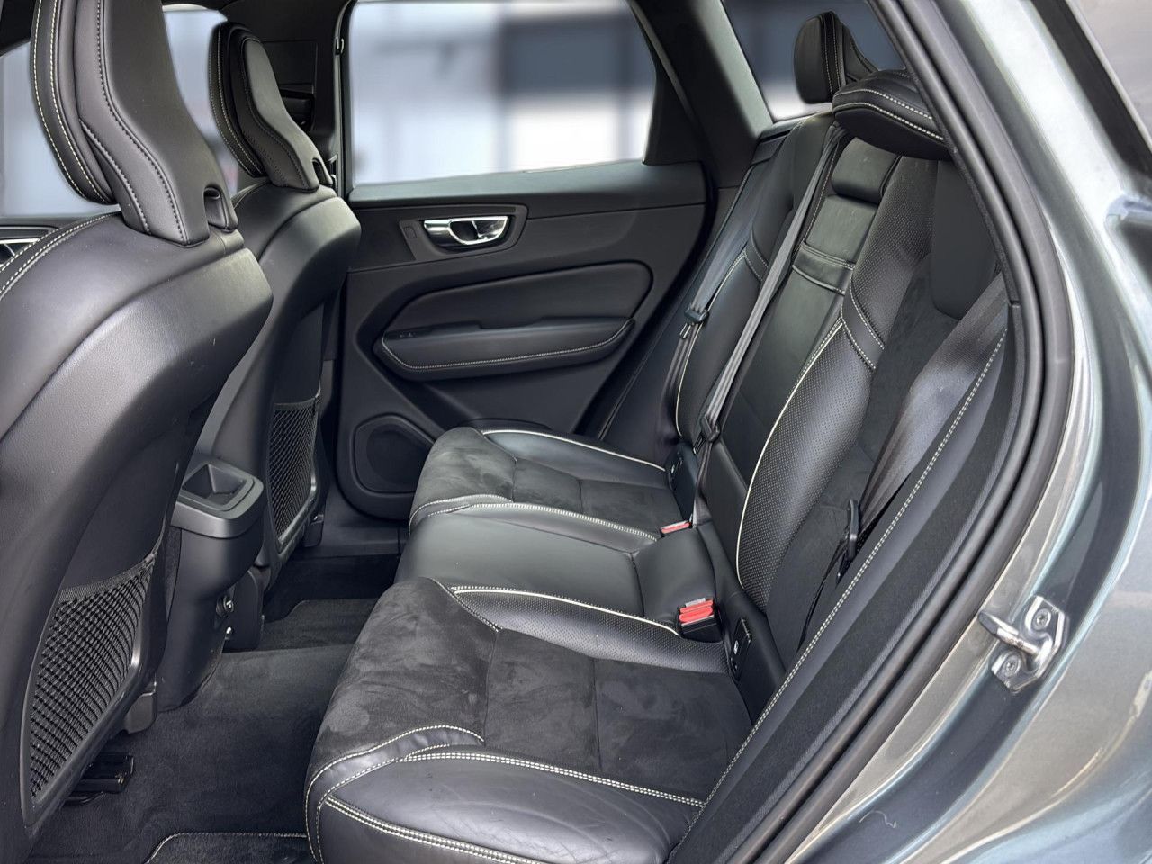 Volvo XC 60 R Design 2WD Bluetooth Navi LED Klima foto 16