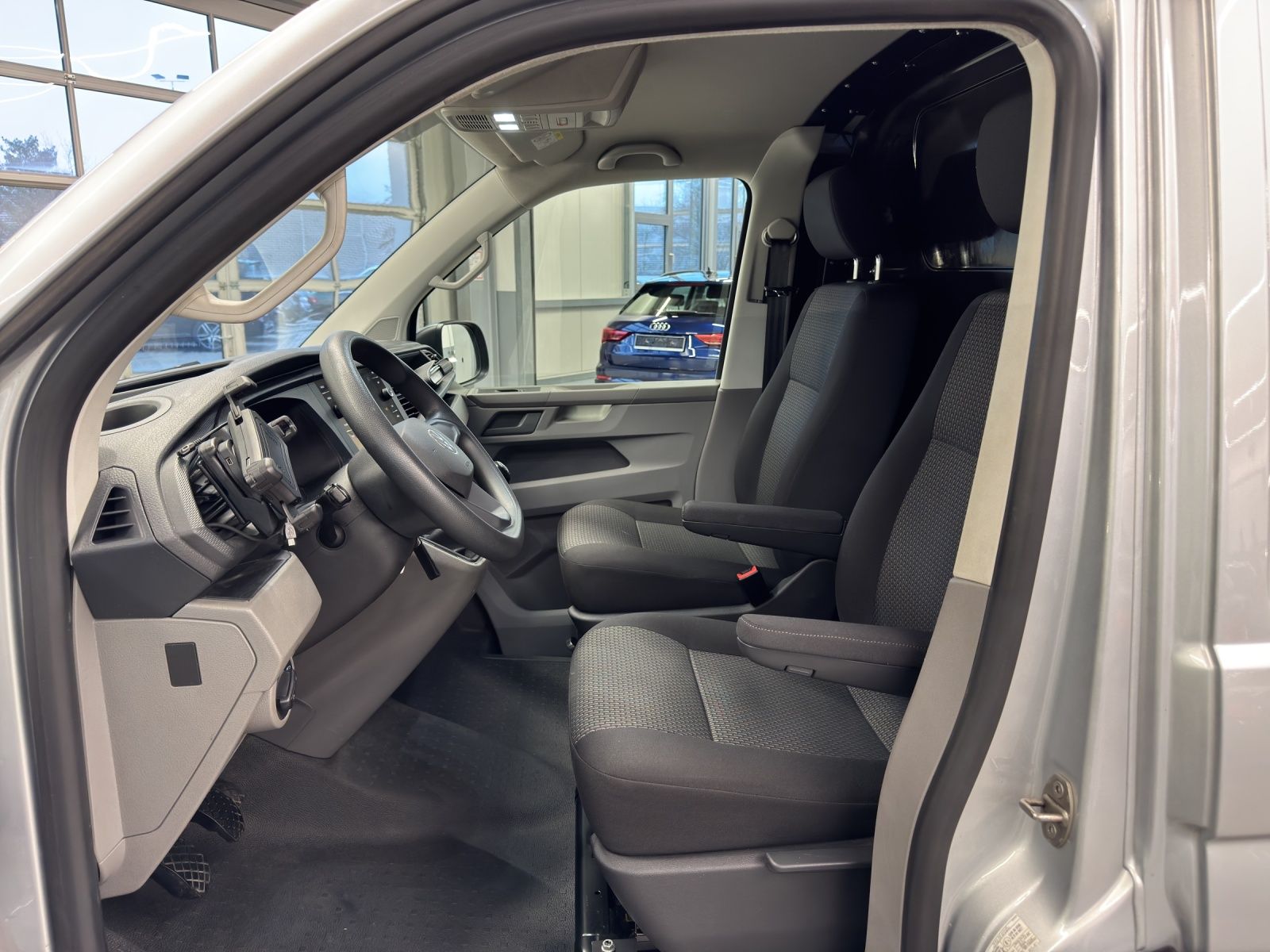 Volkswagen T6 Transporter 6.1 Kasten 2.0 TDI Navi PDC Klima foto 10