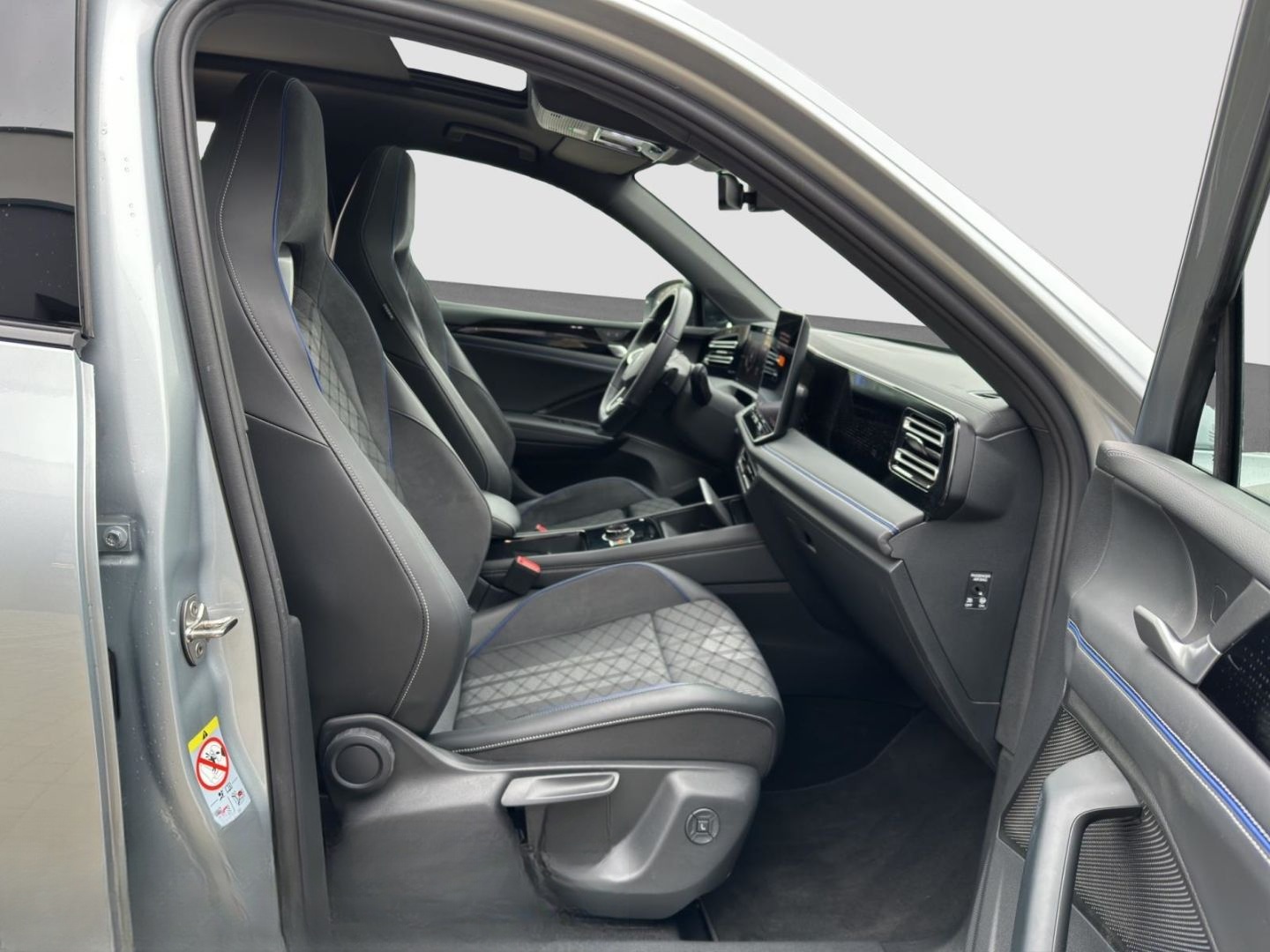 Volkswagen Tiguan 2.0 TSI DSG 4Mo. R-Line PANO AHK KAMERA foto 16