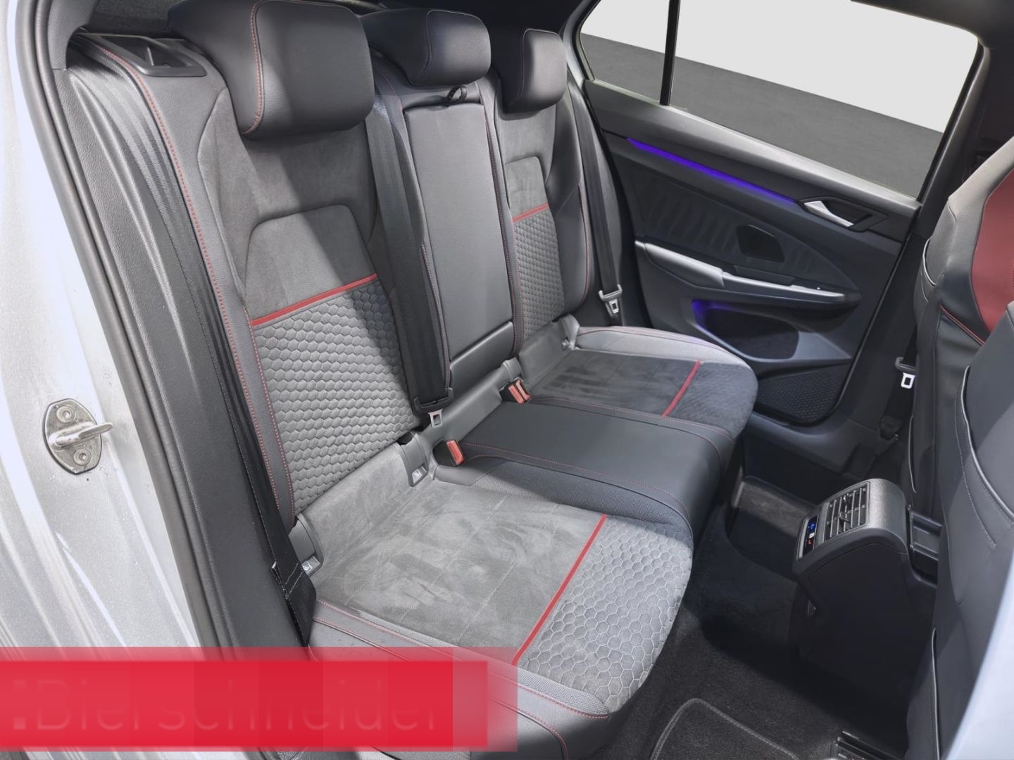 Volkswagen Golf GTI 8 2.0 TSI DSG Clubsport PANO IQ.LIGHT H foto 24