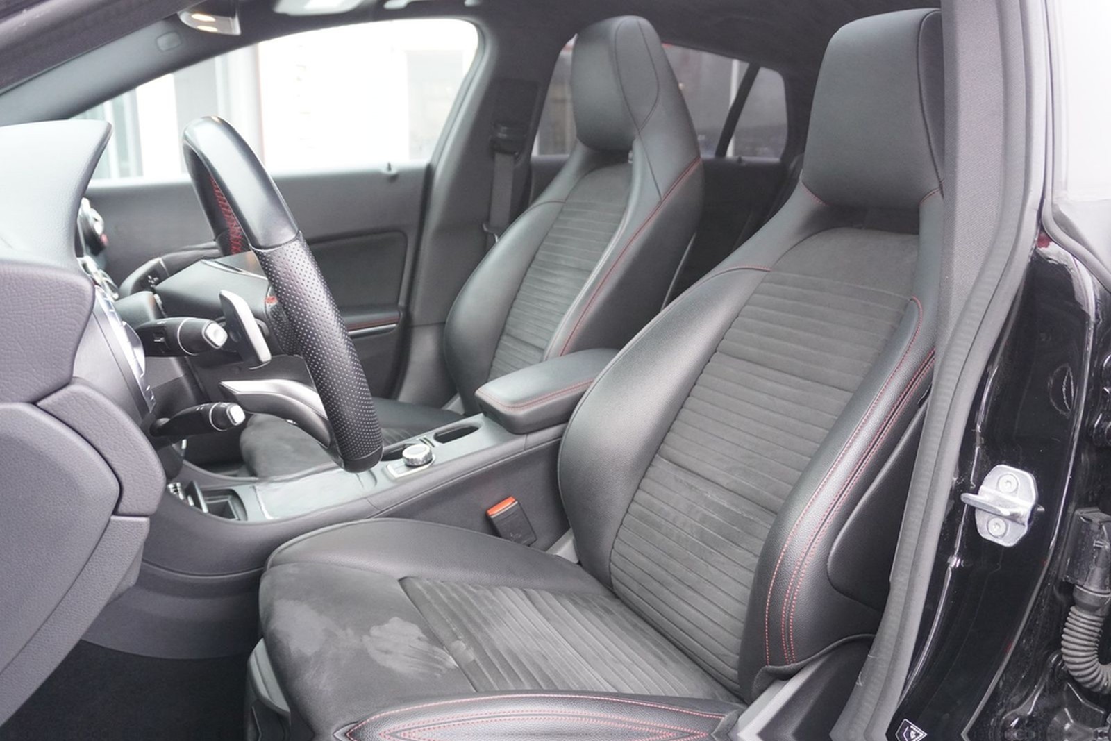 Mercedes-Benz CLA 250 SB AMG Line 4Matic Schiebedach Kamera foto 9