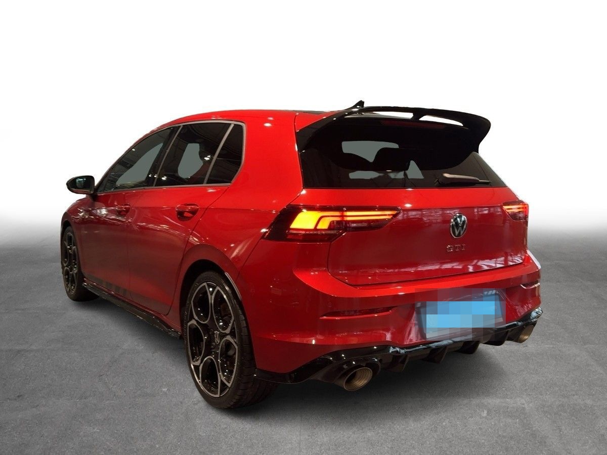 Volkswagen Golf VIII GTI 2.0TSI DSG Clubsport BLACK AKRAPOV foto 4