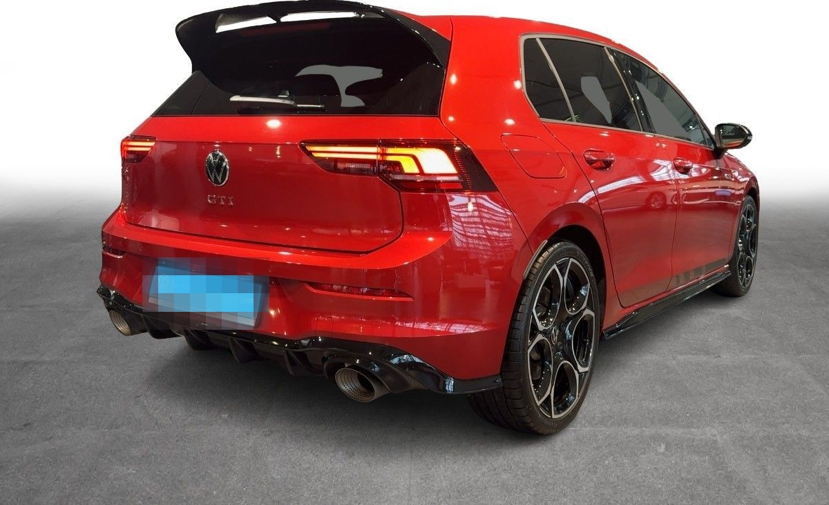 Volkswagen Golf VIII GTI 2.0TSI DSG Clubsport BLACK AKRAPOV foto 5