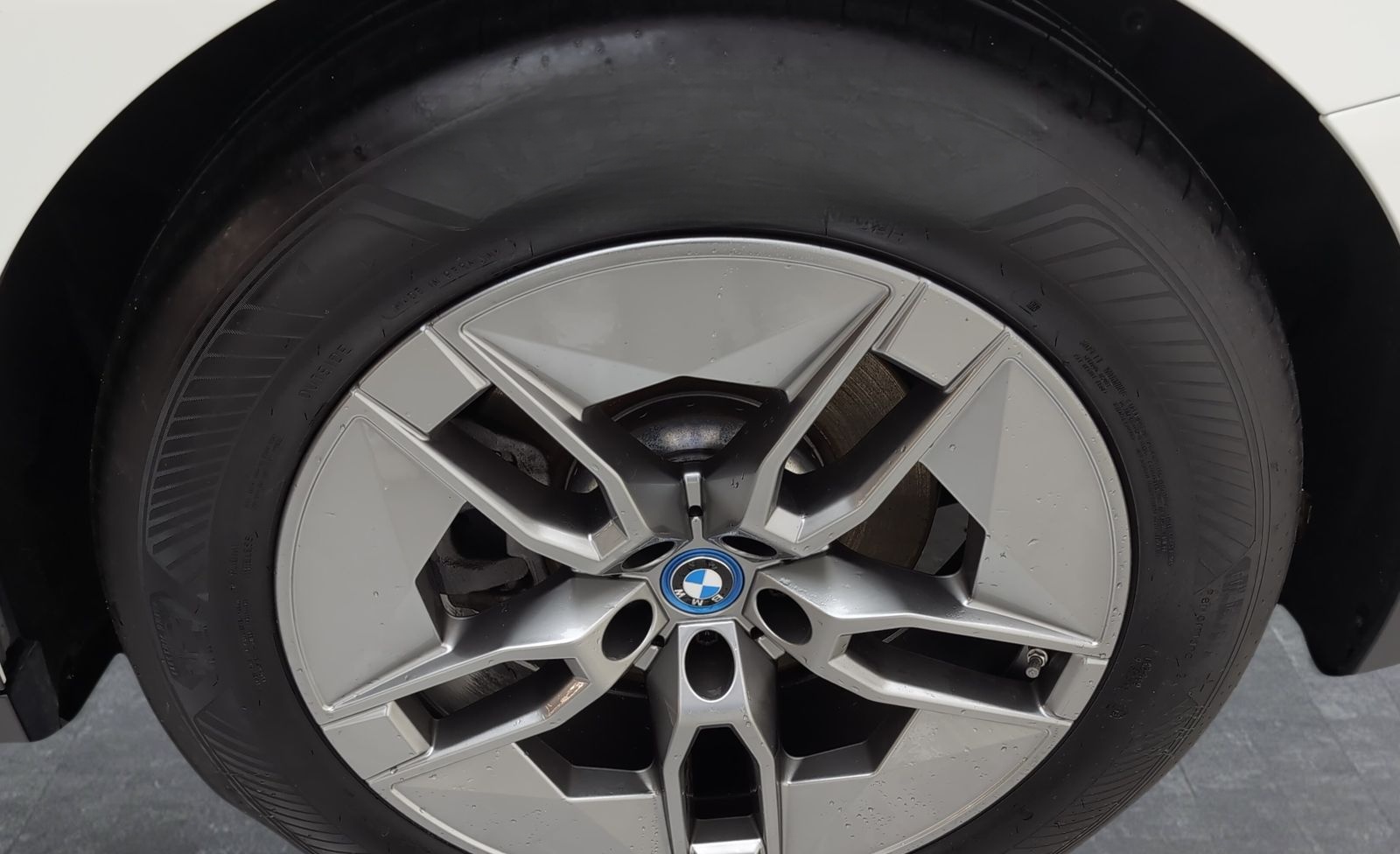 BMW iX xDrive40 Dig.Cockpit LED AHK Klimaaut. Navi foto 14