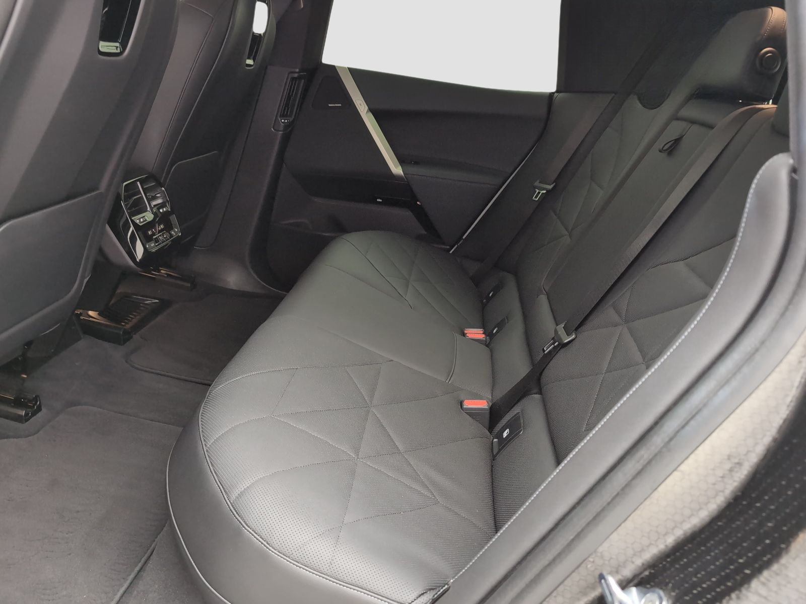 BMW iX xDrive40 Dig.Cockpit LED AHK Klimaaut. Navi foto 7