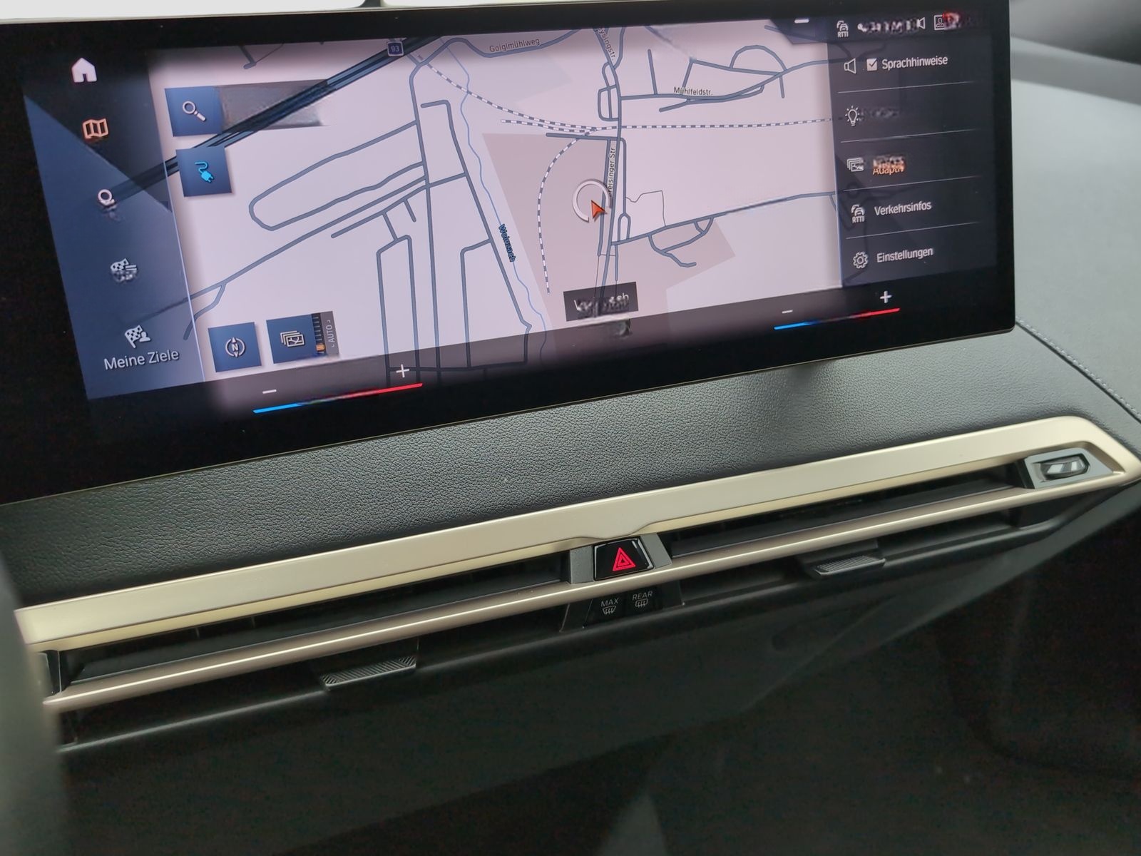BMW iX xDrive40 Dig.Cockpit LED AHK Klimaaut. Navi foto 10