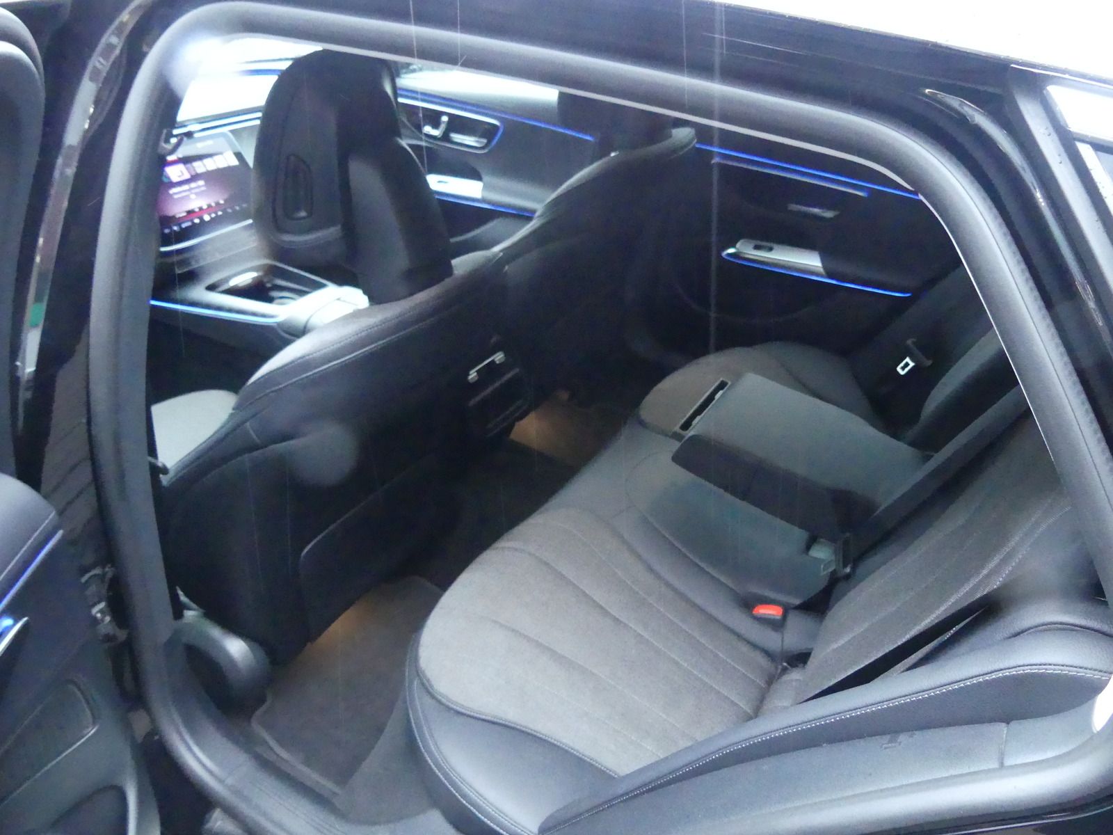 Mercedes-Benz E 200 T Avantgarde Advanced Plus STHZ/ACC/MBUX/A foto 23