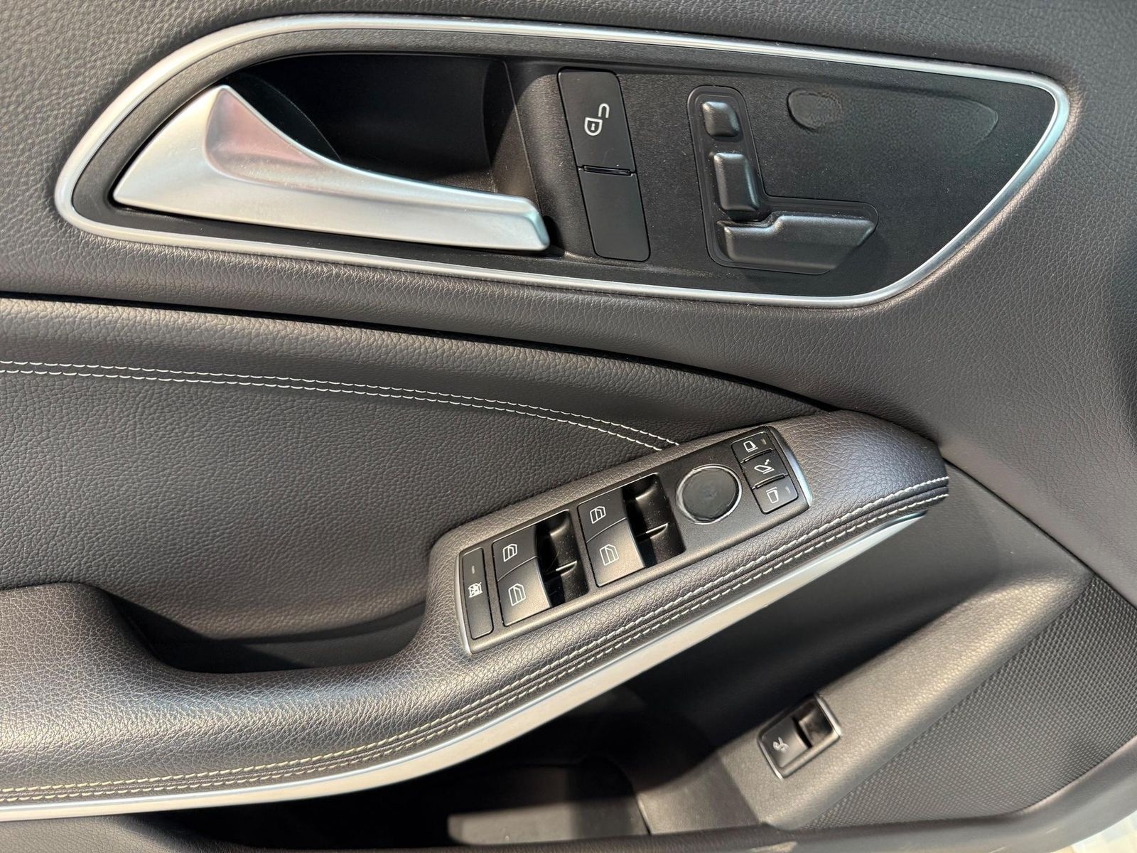 Mercedes-Benz CLA 250 Shooting Brake 4Matic * Navi * Pano foto 9