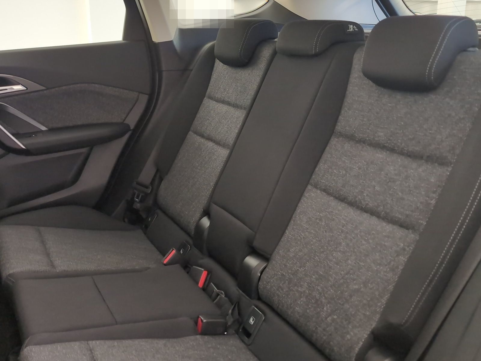 BMW X1 sDrive 18i Navi/LED/RFK/SHZ/Apple/PDC vo+hi N foto 4