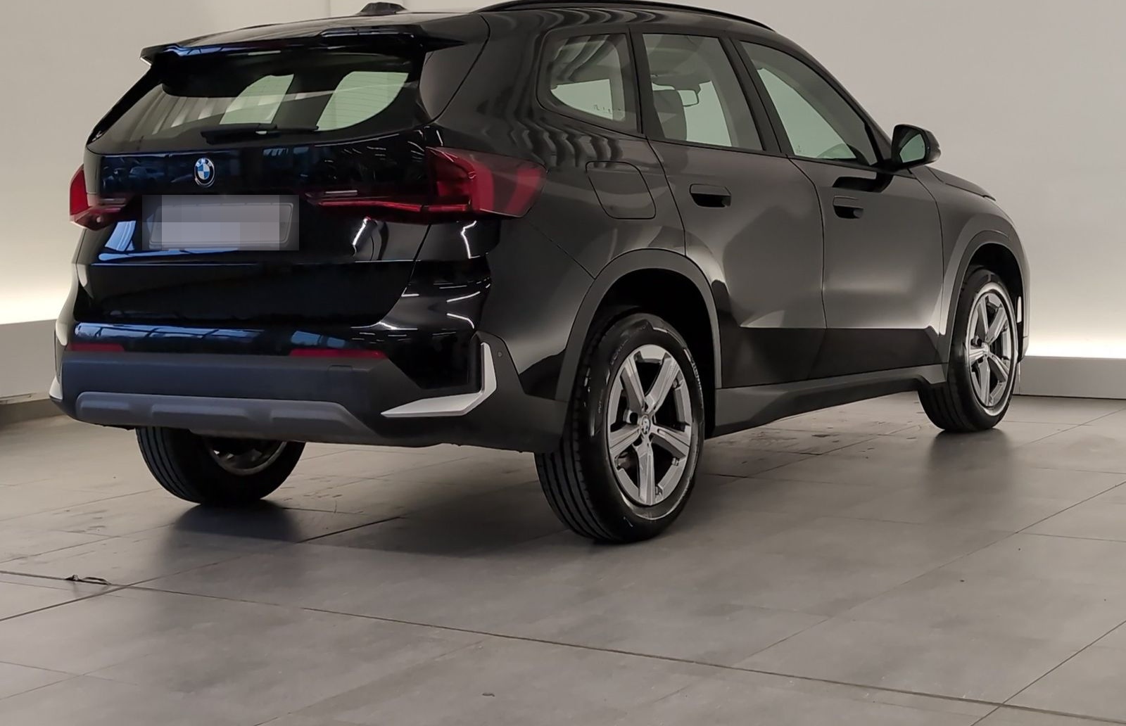 BMW X1 sDrive 18i Navi/LED/RFK/SHZ/Apple/PDC vo+hi N foto 8