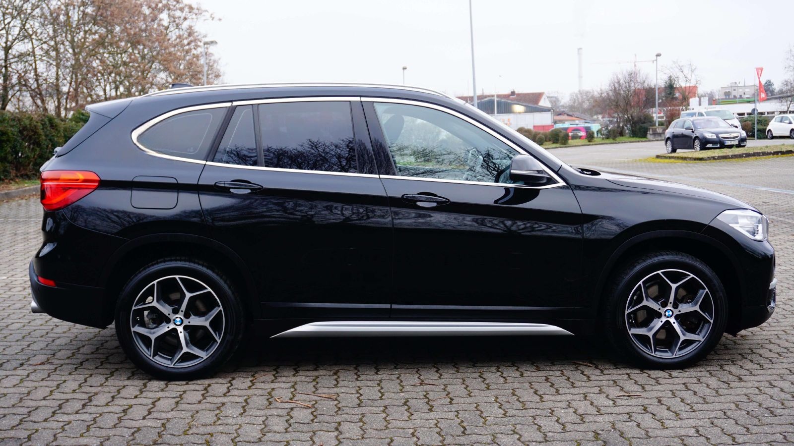 BMW X1 xDrive 20 i xLine/XENON/SHZ/PDC/NAVI/LED/ foto 12