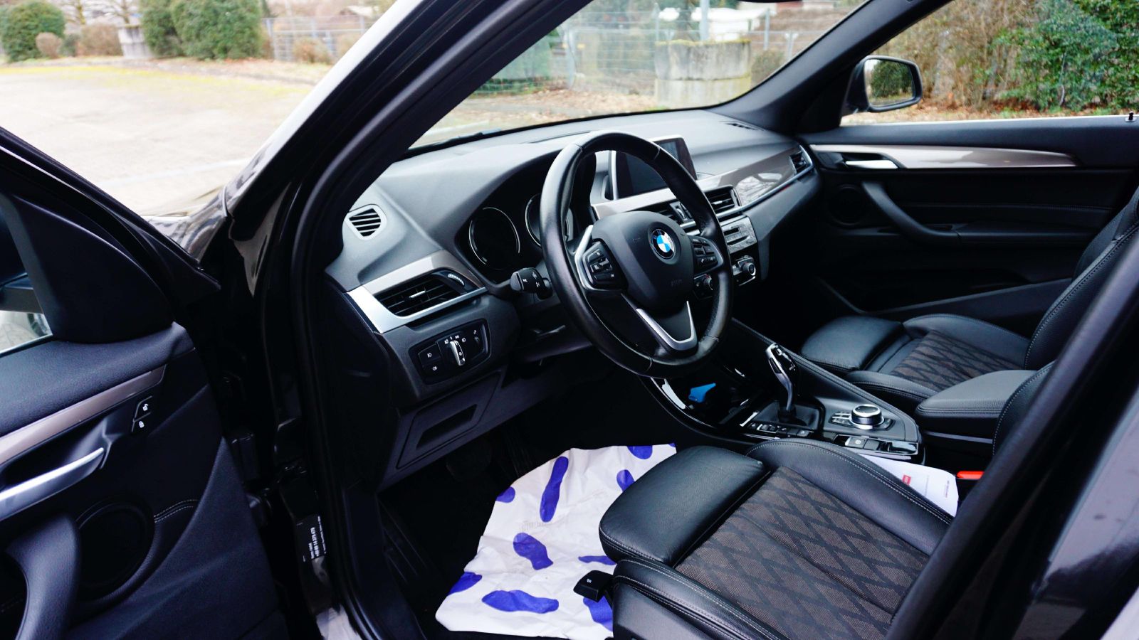 BMW X1 xDrive 20 i xLine/XENON/SHZ/PDC/NAVI/LED/ foto 7