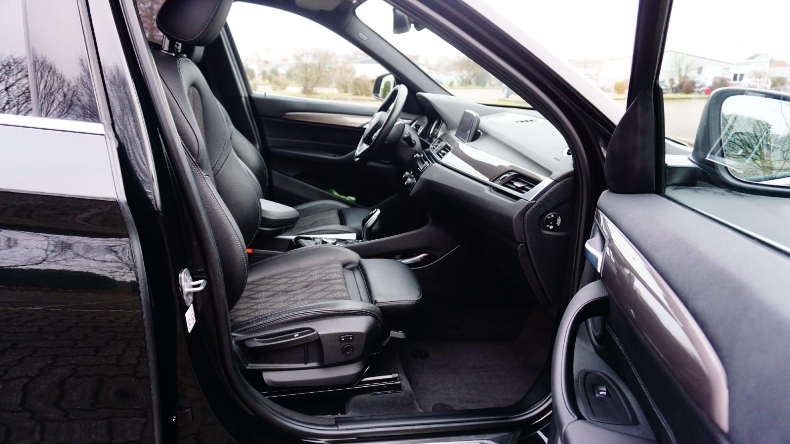 BMW X1 xDrive 20 i xLine/XENON/SHZ/PDC/NAVI/LED/ foto 10