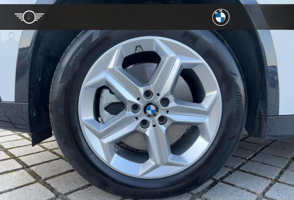 BMW X1 xDrive23i xLine Park-Assistent AHK PANO LED foto 12
