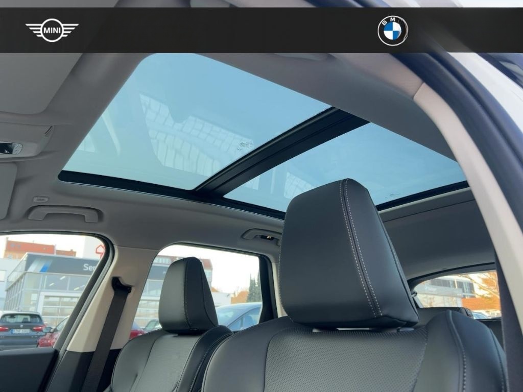 BMW X1 xDrive23i xLine Park-Assistent AHK PANO LED foto 13
